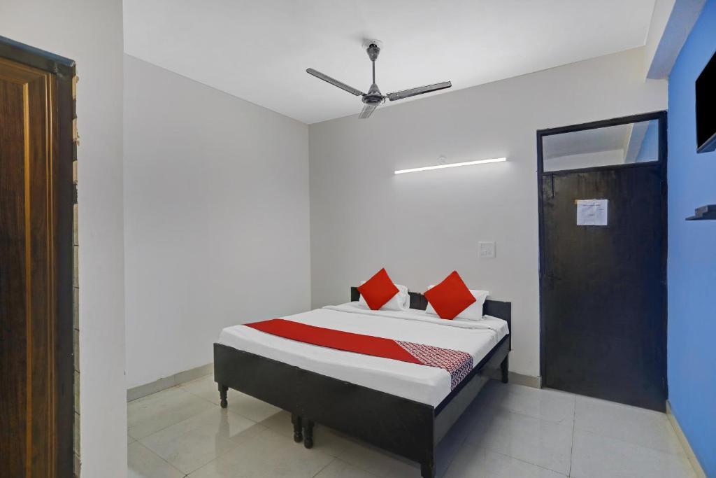Нойда: OYO 81548 Noida Empire