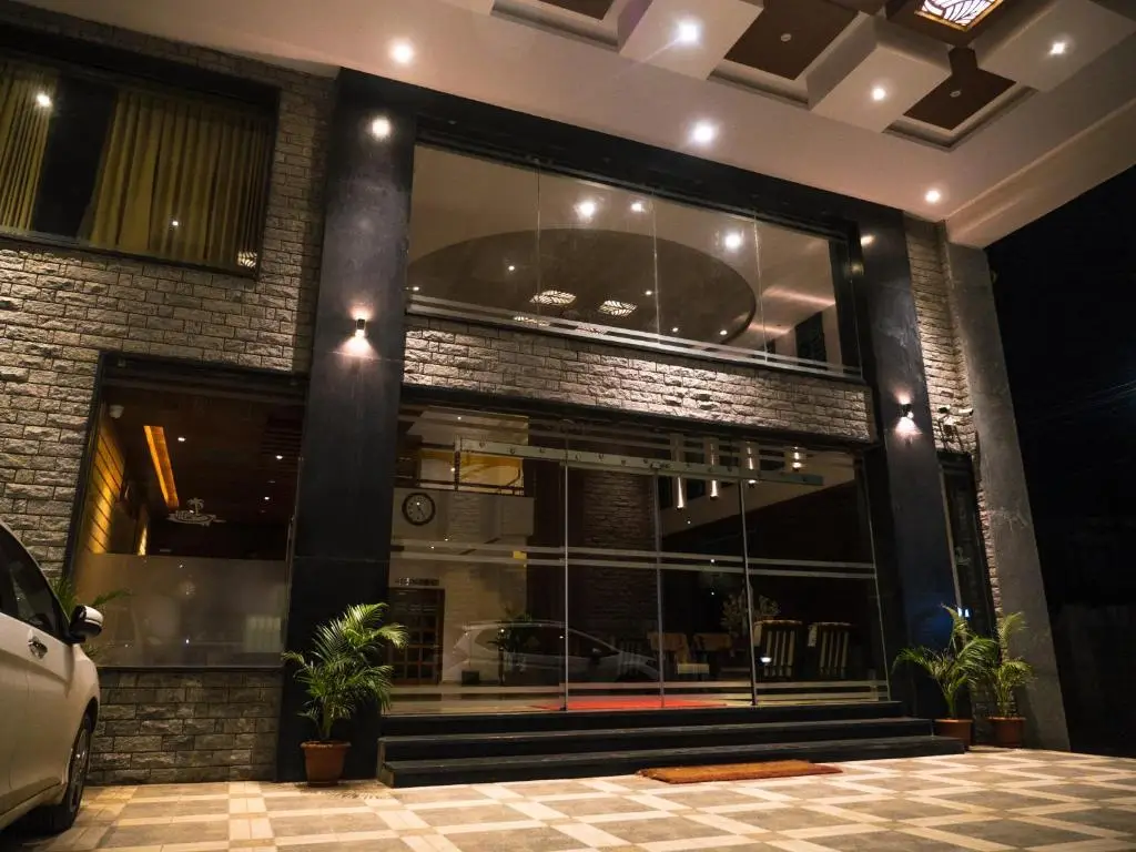 Нагоре: Hotel Mary Land Velankanni
