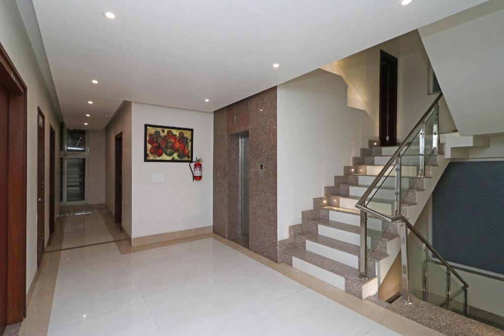 Нойда: Townhouse 581 Noida Sector 122