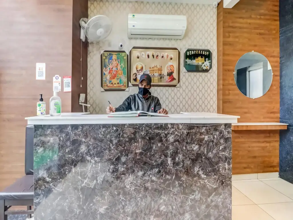 Амритсар: Capital O 85633 Hotel City Inn