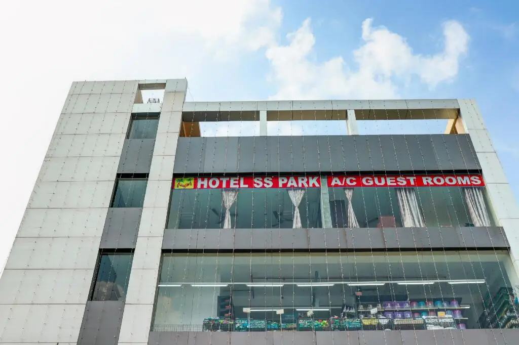 Гунтур: Capital O 84419 Hotel Ss Park