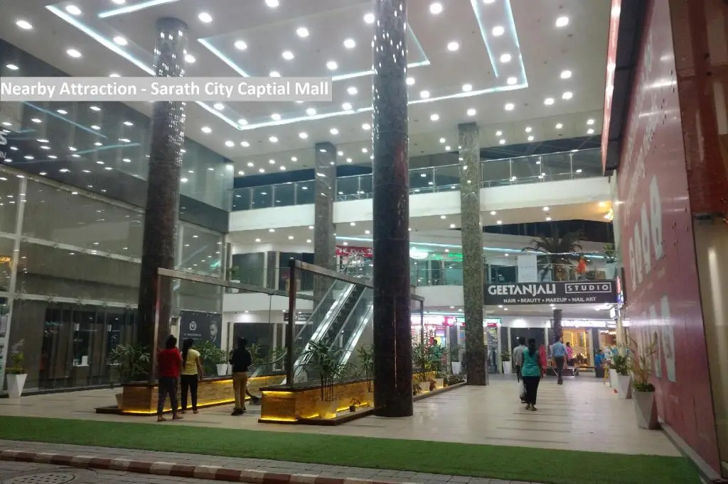 Хидерабад: Capital O 13869 Hotel Saharsh Grand