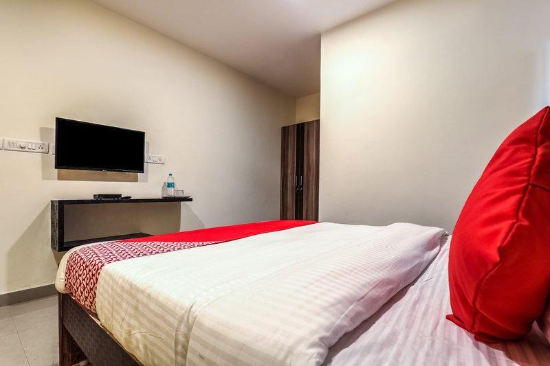 Хидерабад: Capital O 13869 Hotel Saharsh Grand