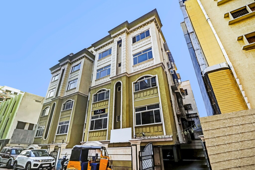 Capital O Samrat Palace Near Nampally Station — фото 1