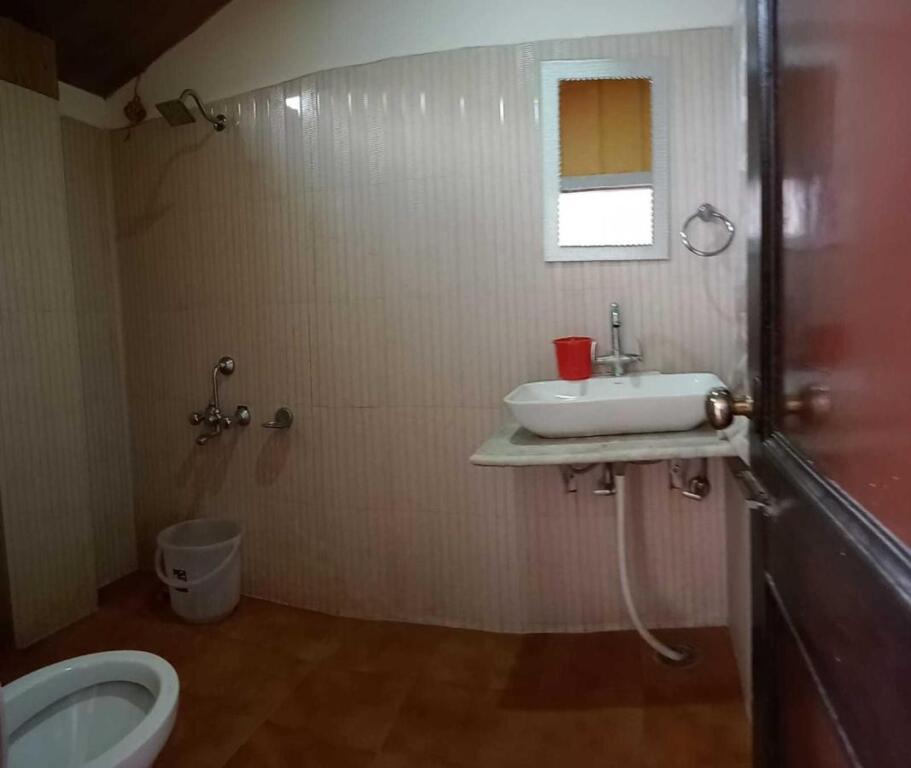 Бхунтар: Spot On Hotel Rudra