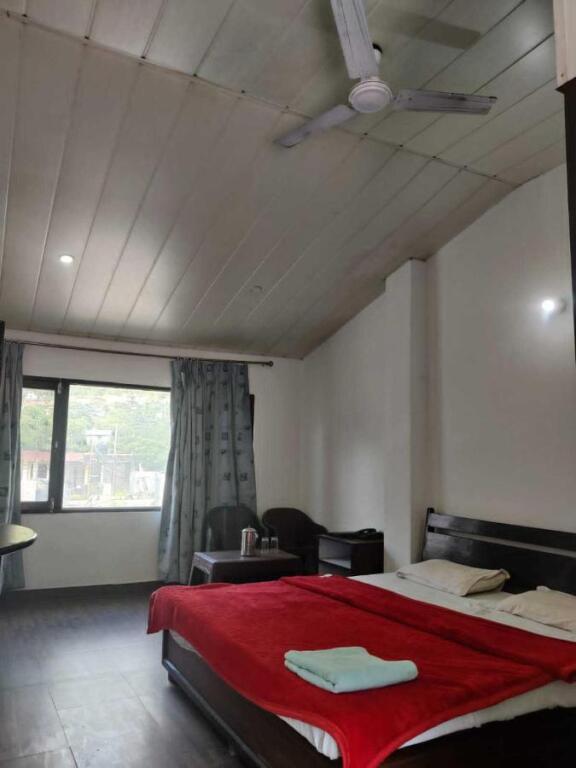 Бхунтар: Spot On Hotel Rudra