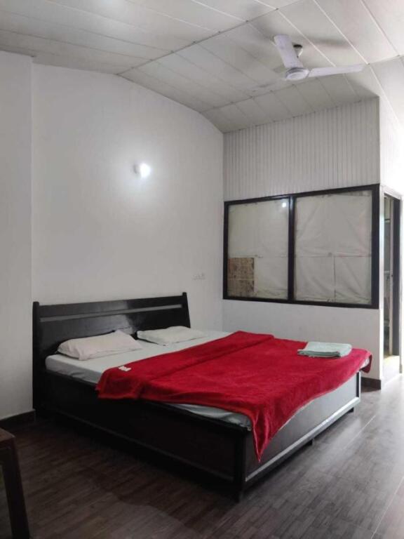 Бхунтар: Spot On Hotel Rudra