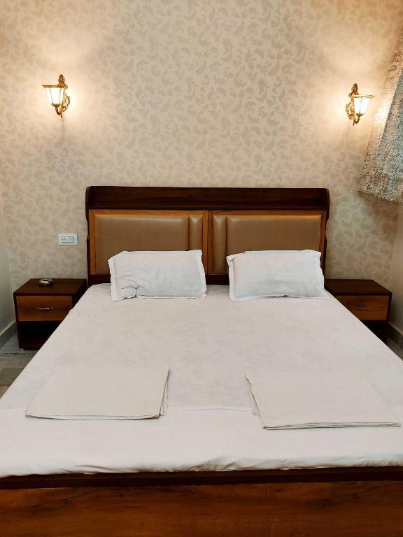 Джаландхар: Oyo 91599 Sky Classic Inn