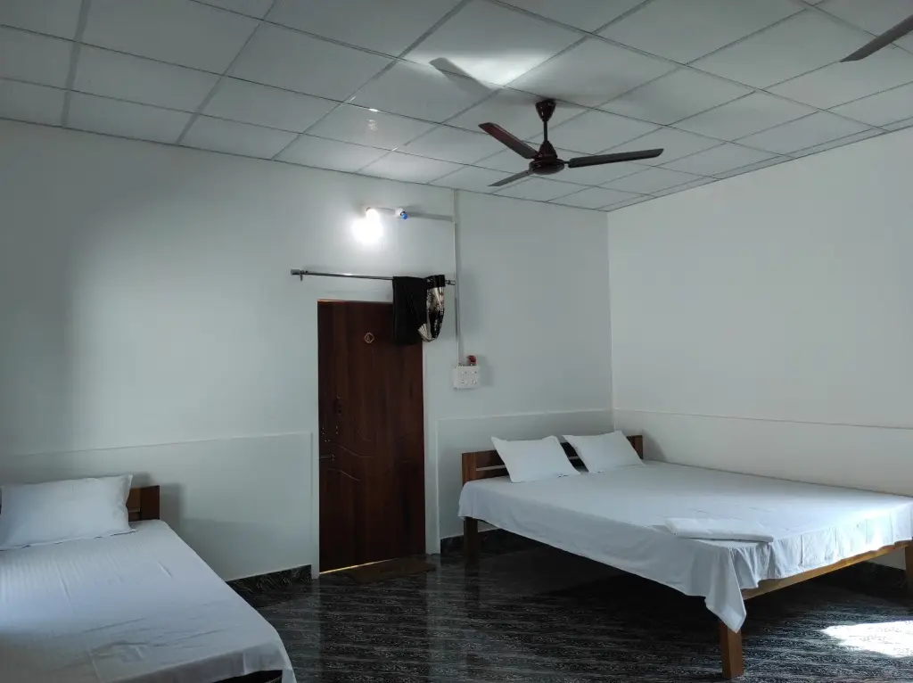 Джиоти Гаон: Homocation Falcon Jungle Resort