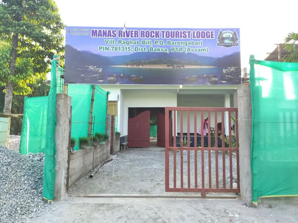 Джиоти Гаон: Homecation Manas River Rock Lodge