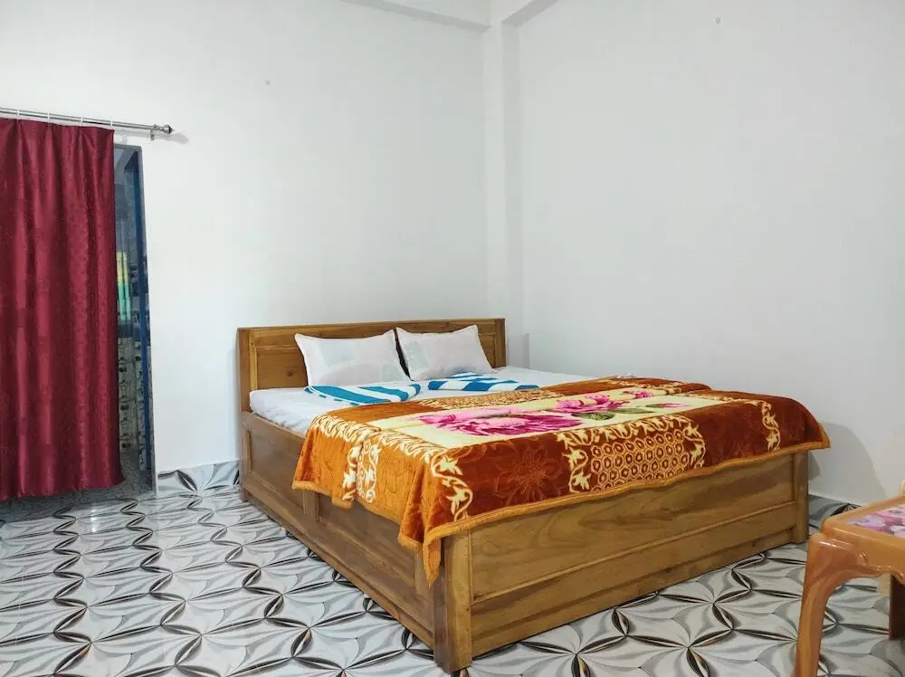 Джиоти Гаон: Homecation Manas River Rock Lodge