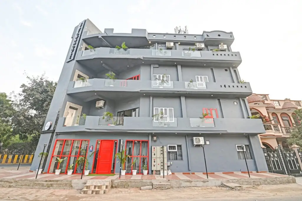OYO Townhouse 703 Super-3 Govind Nagar — фото 1
