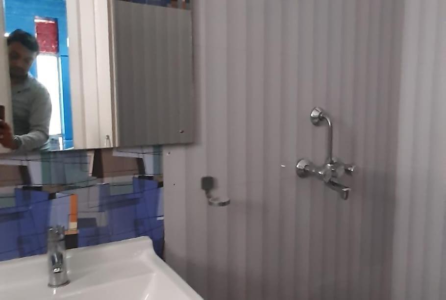 Колката: Oyo Home 90068 Amrabati Guest Rooms