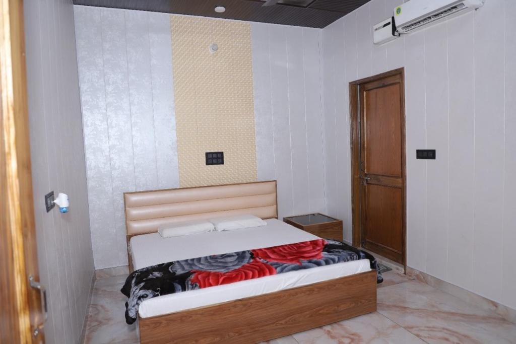 Мератх: OYO 90052 Hotel Lord Krishna