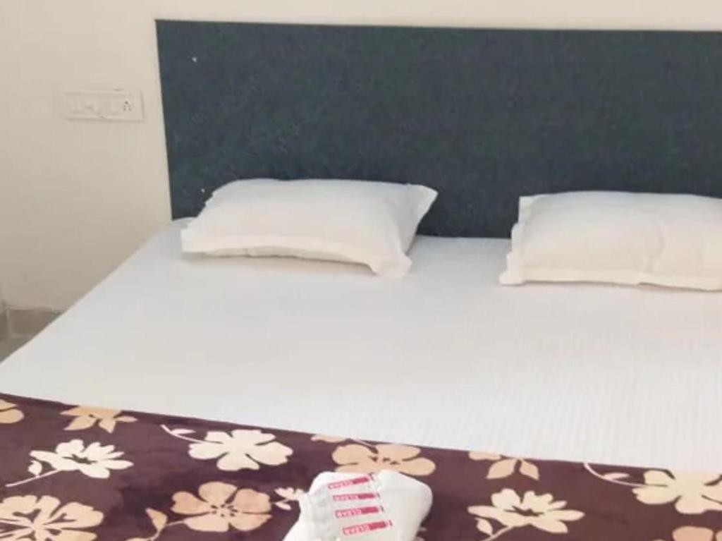 Мератх: OYO 85195 Hotel Spark Inn