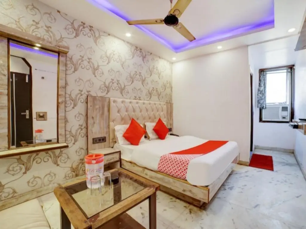 Мератх: OYO 86459 Royal King Hotel