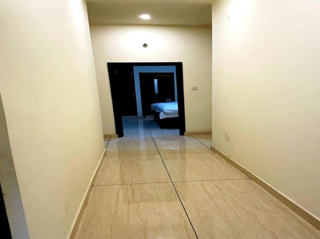 Мератх: OYO 86459 Royal King Hotel