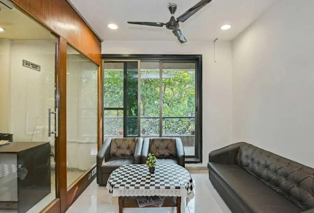 Нави-Мумбай: Oyo 28568 Aishwarya Apartment
