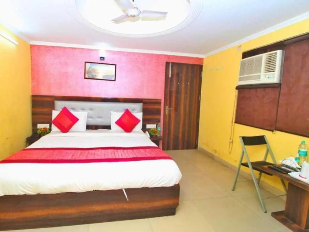 Нью-Дели: OYO Hotel Royal Orbit Mahipalpur