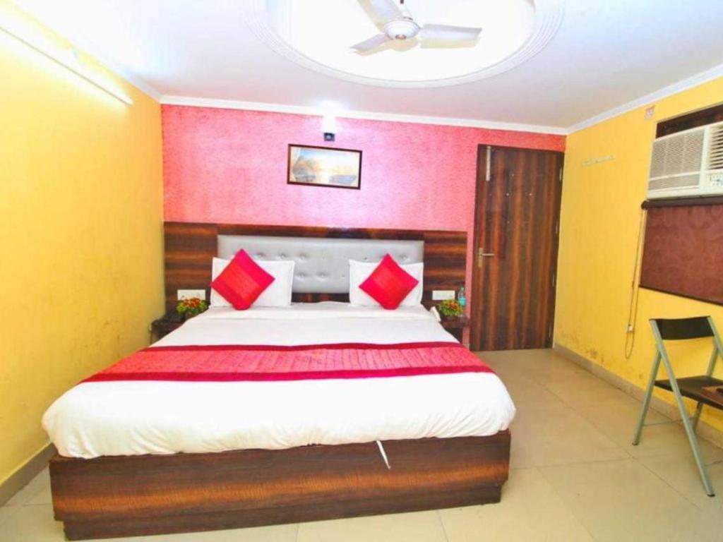 Нью-Дели: OYO Hotel Royal Orbit Mahipalpur
