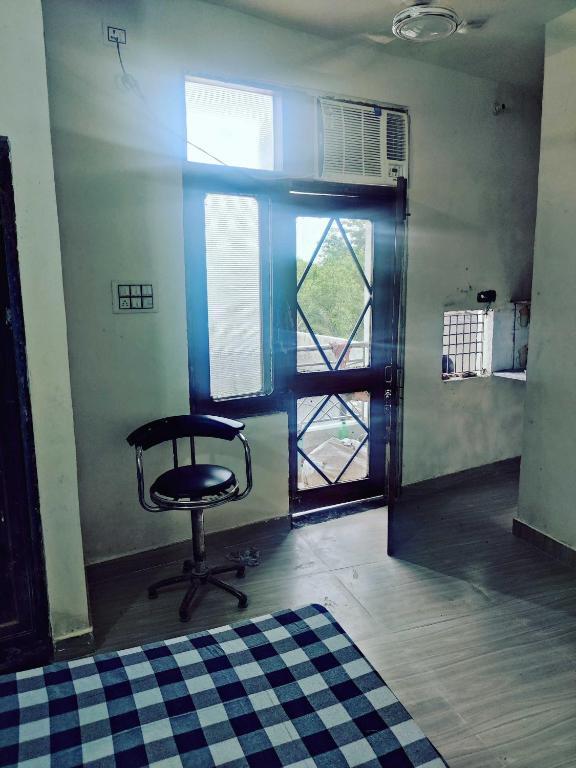 Нью-Дели: Oyo 92111 Helooeesh Rooms