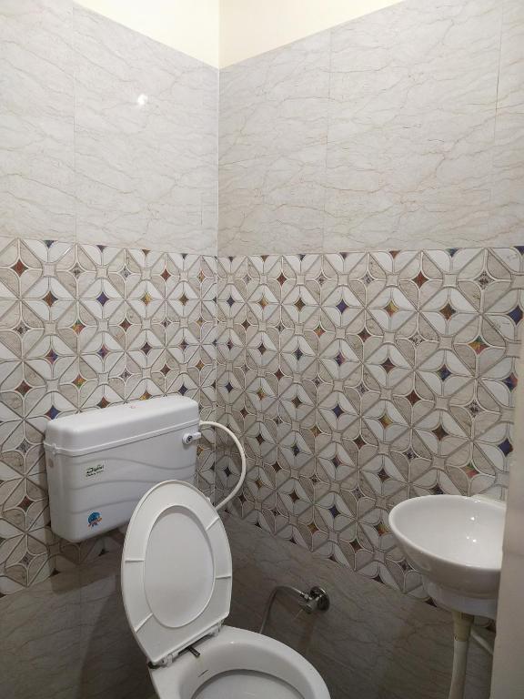 Пантнагар: Oyo 87137 Diamond Guest House