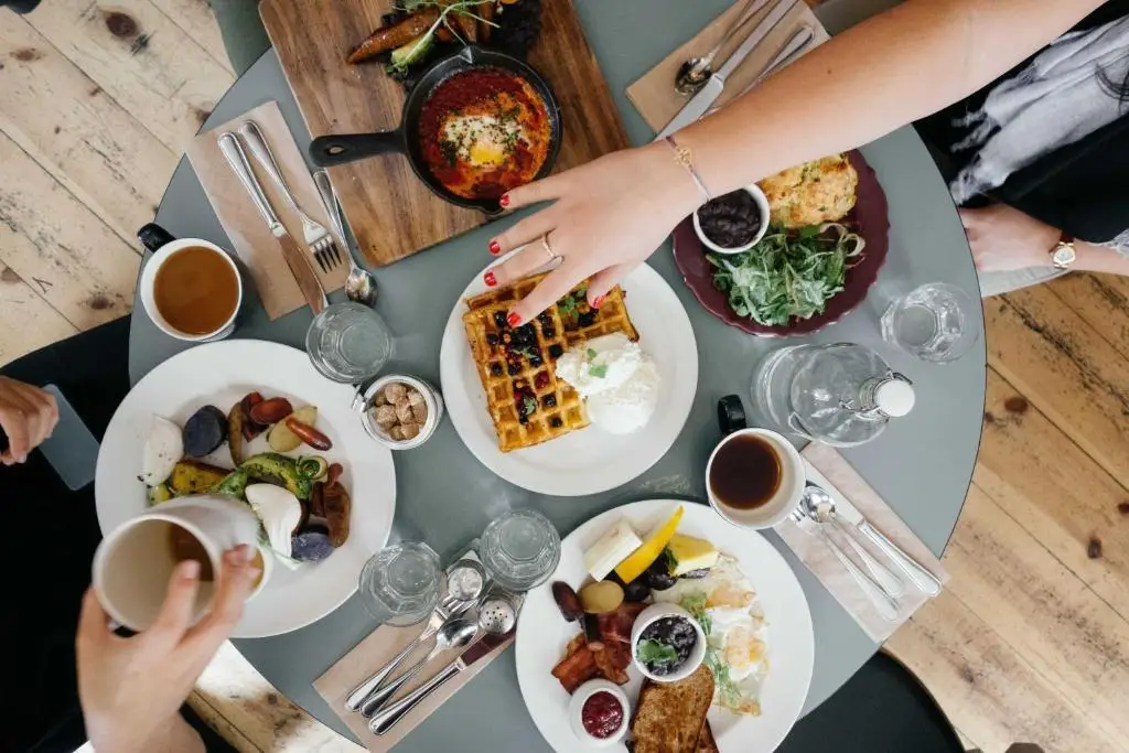 Ревари: OYO Jatin Hotel And Restaurant