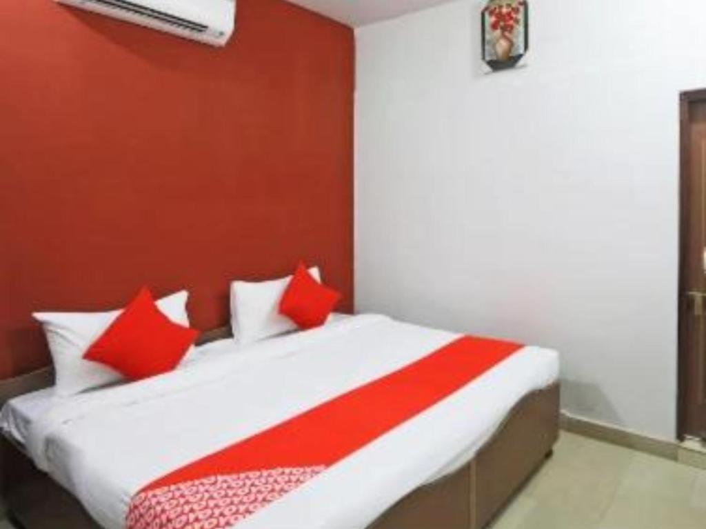 Ревари: OYO Jatin Hotel And Restaurant