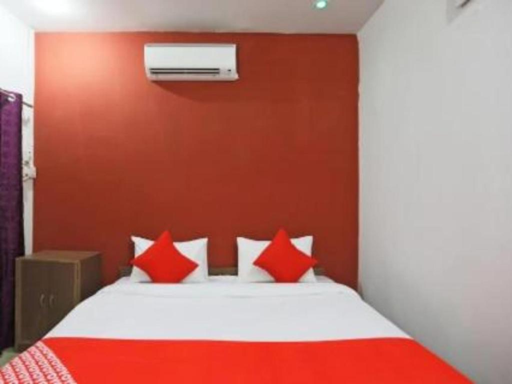 Ревари: OYO Jatin Hotel And Restaurant