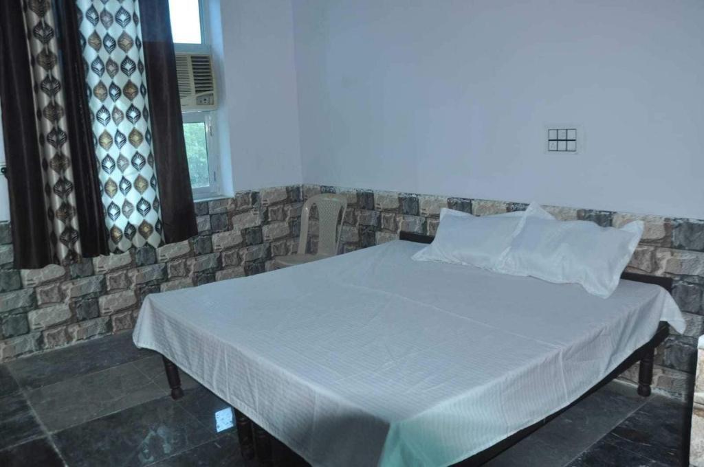 Ревари: OYO Jatin Hotel And Restaurant