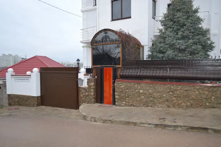 Севастополь: Гостевой дом Черноморский