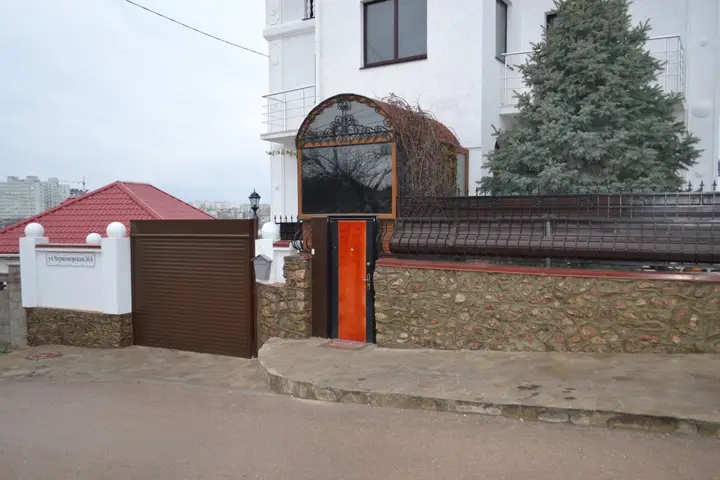 Севастополь: Гостевой дом Черноморский