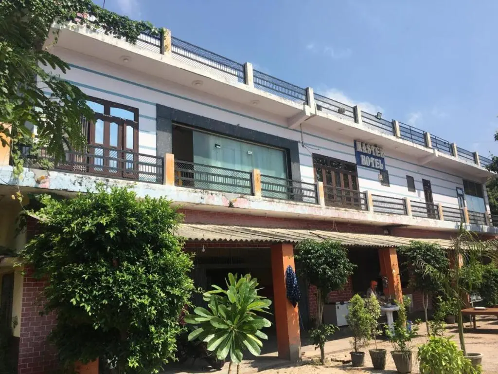 Сирсагандж: Oyo Home 83298 Master Hotel