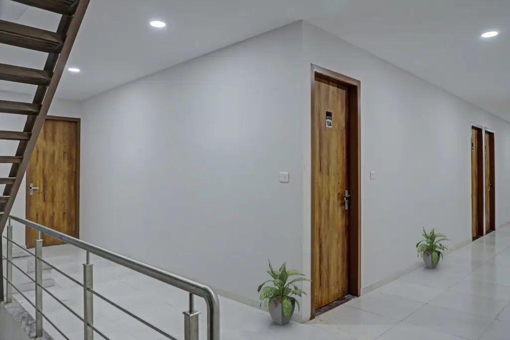 Сурат: OYO 90450 Hotel Weekend Rooms