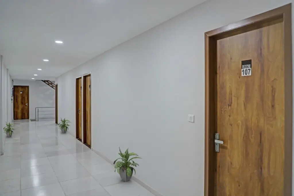 Сурат: OYO 90450 Hotel Weekend Rooms