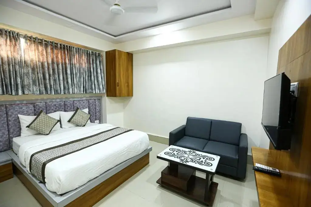 Сурат: Hotel Golden City
