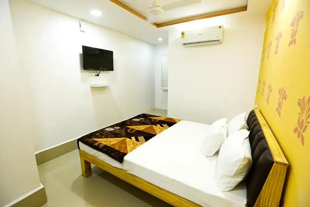 Сурат: Hotel Golden City