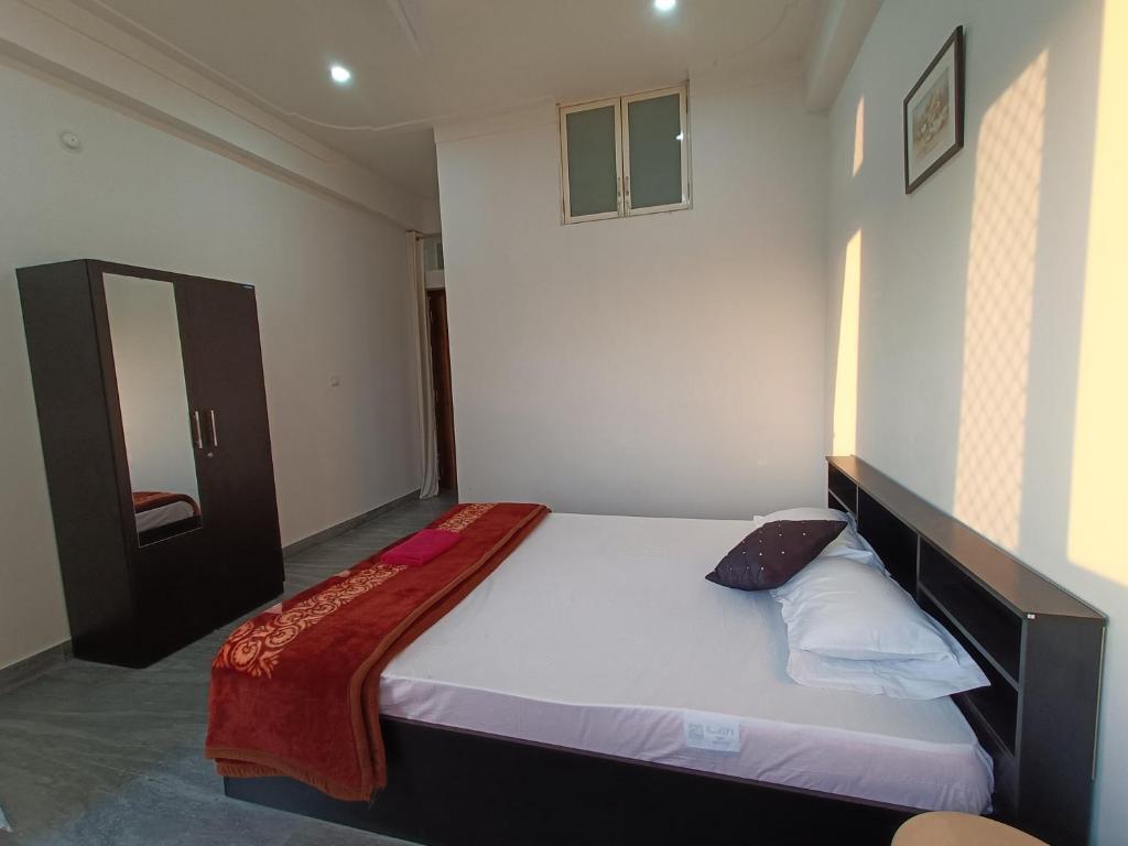 Удаипур: OYO 85590 Choudhary White House