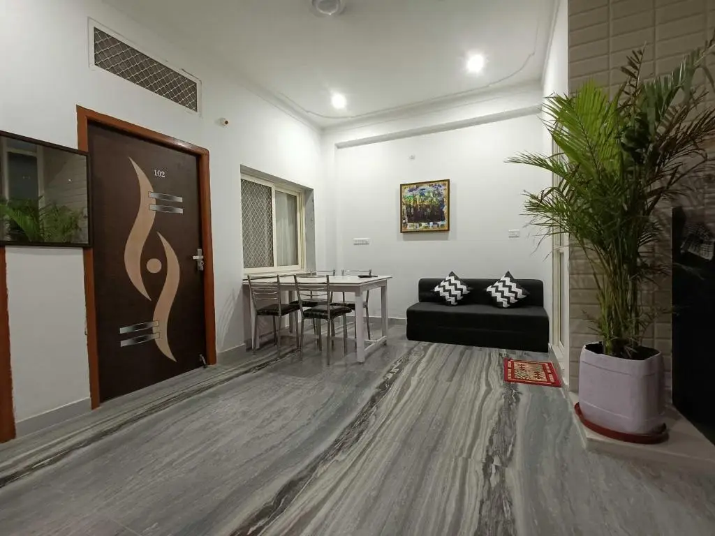 Удаипур: OYO 85590 Choudhary White House