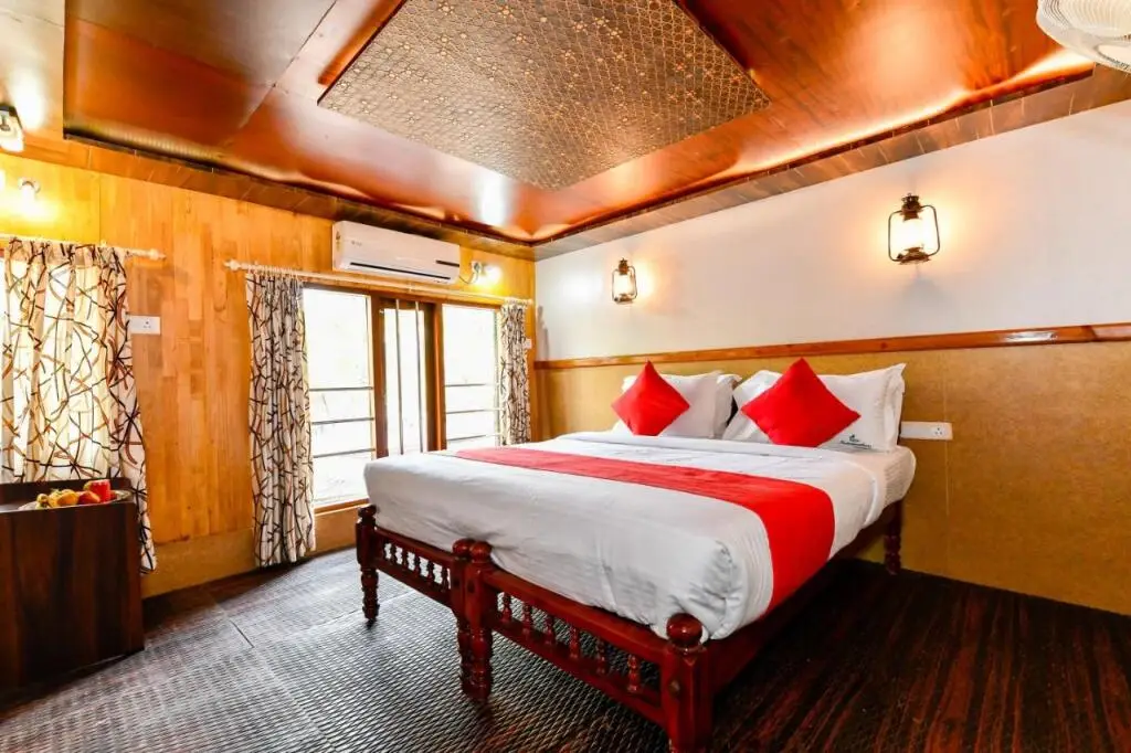 Аллеппи: Indraprastham Houseboat