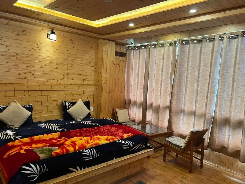 Куфри: Pahadi House