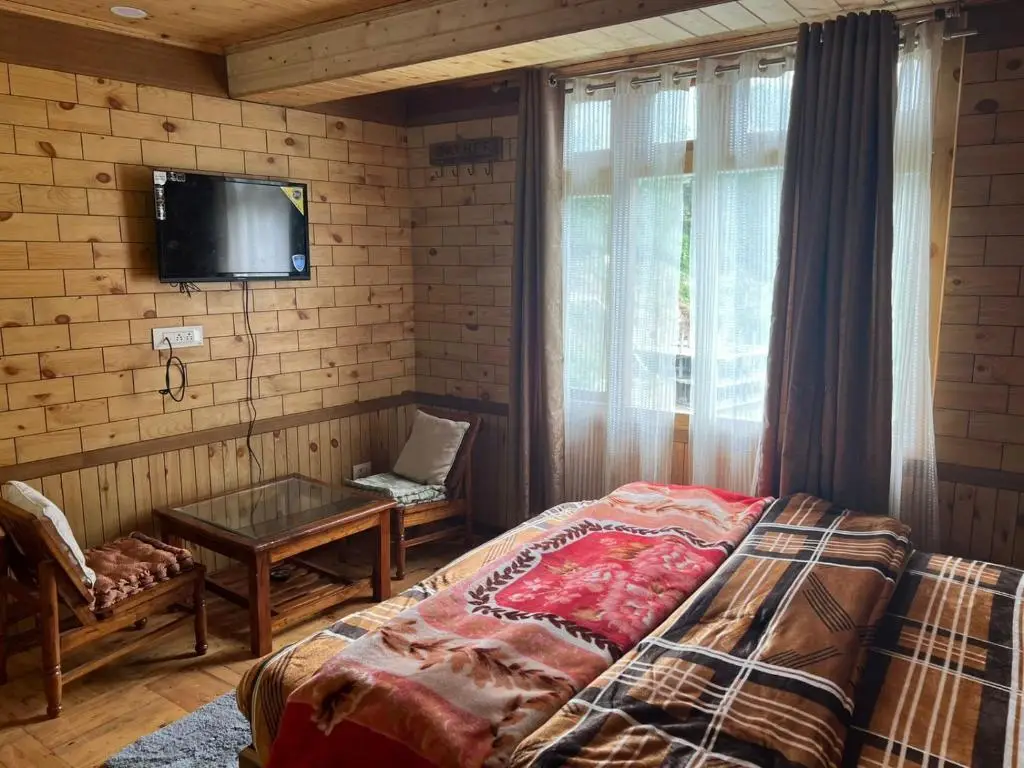 Куфри: Pahadi House