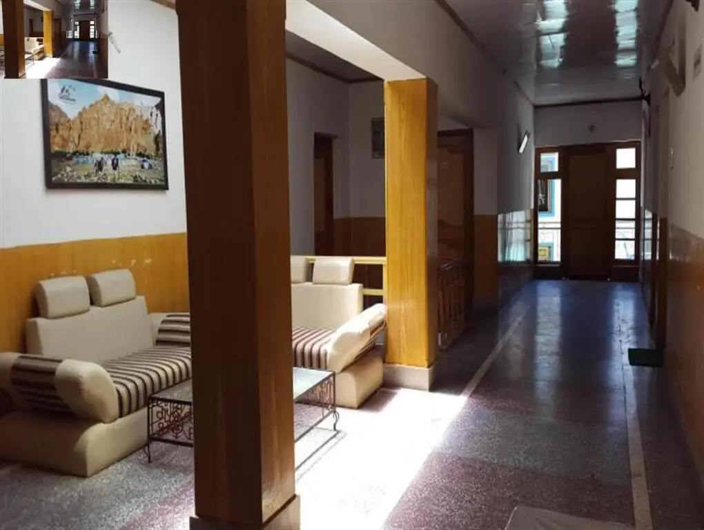 Лех: Skyland Guest House