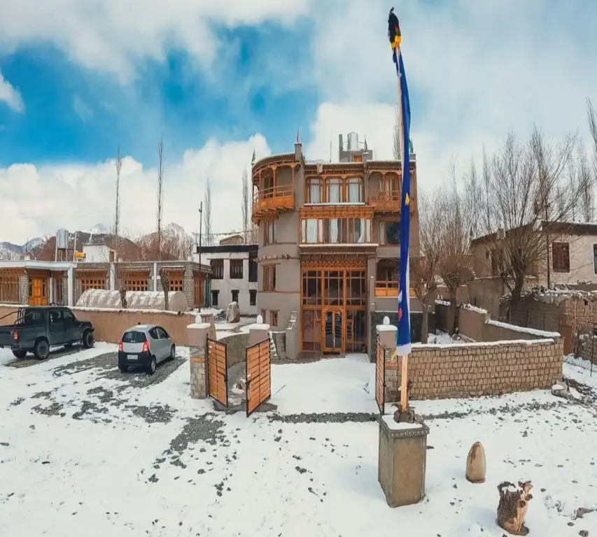 Лех: Dakpa House