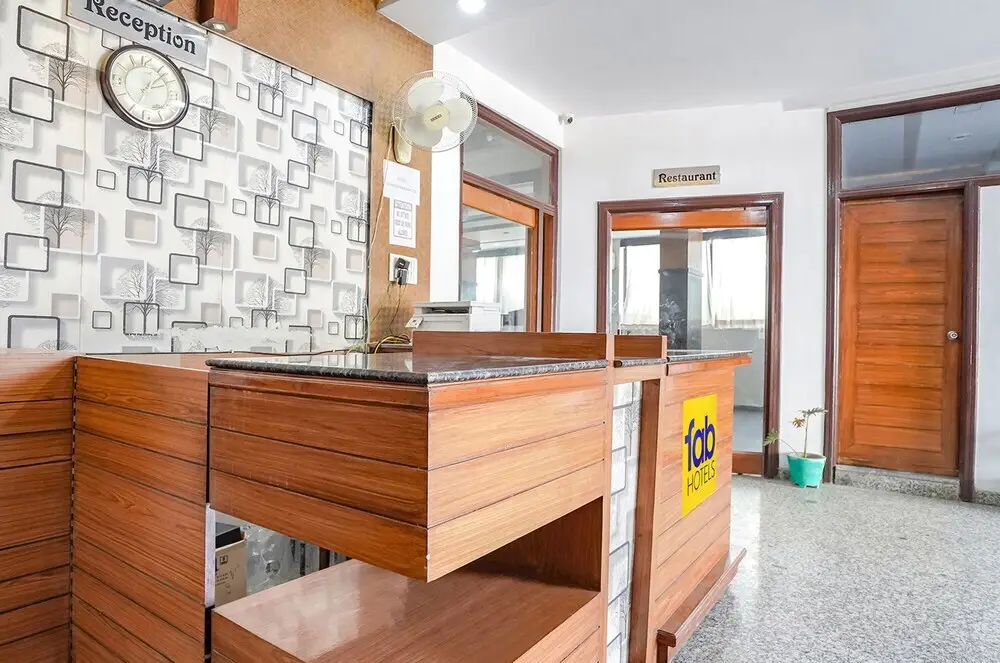 Агра: Fabhotel White Castle