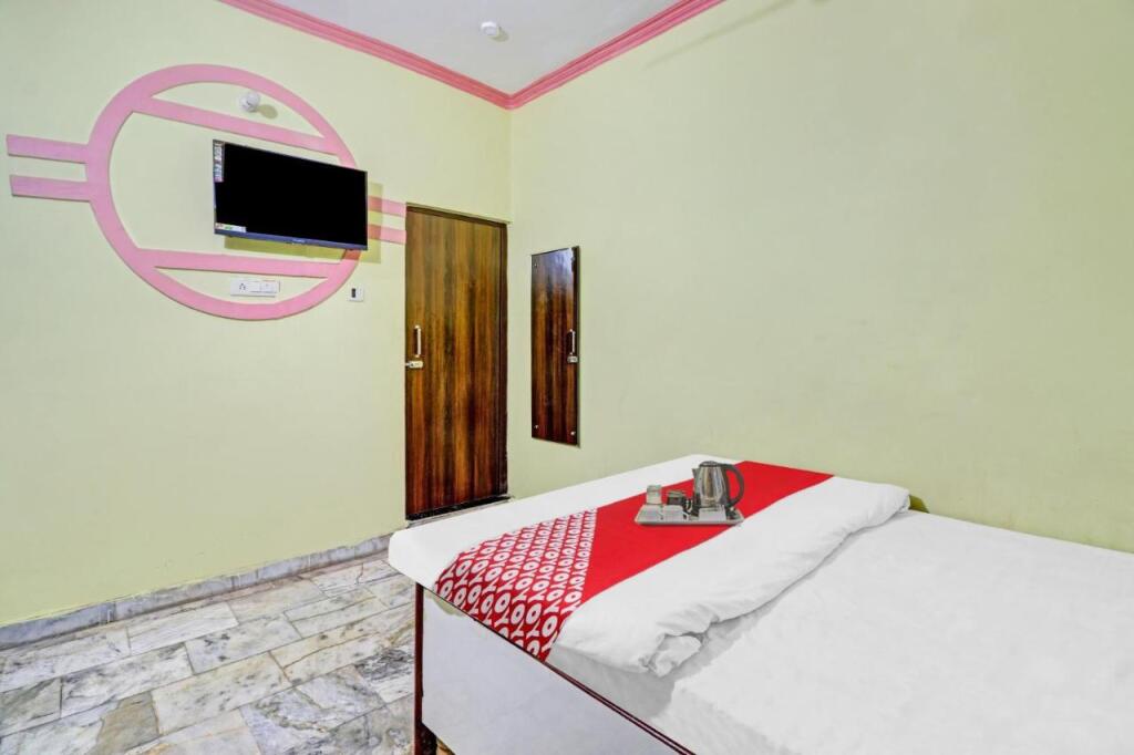 Агра: Oyo Flagship 700134 Hotel A Star