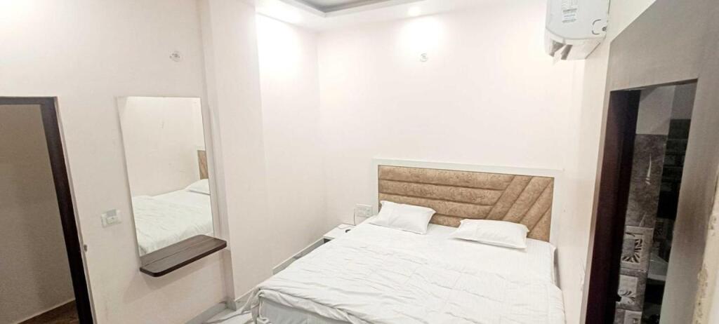 Aligarh: OYO 701490 Hotel Sharma Ji Inn