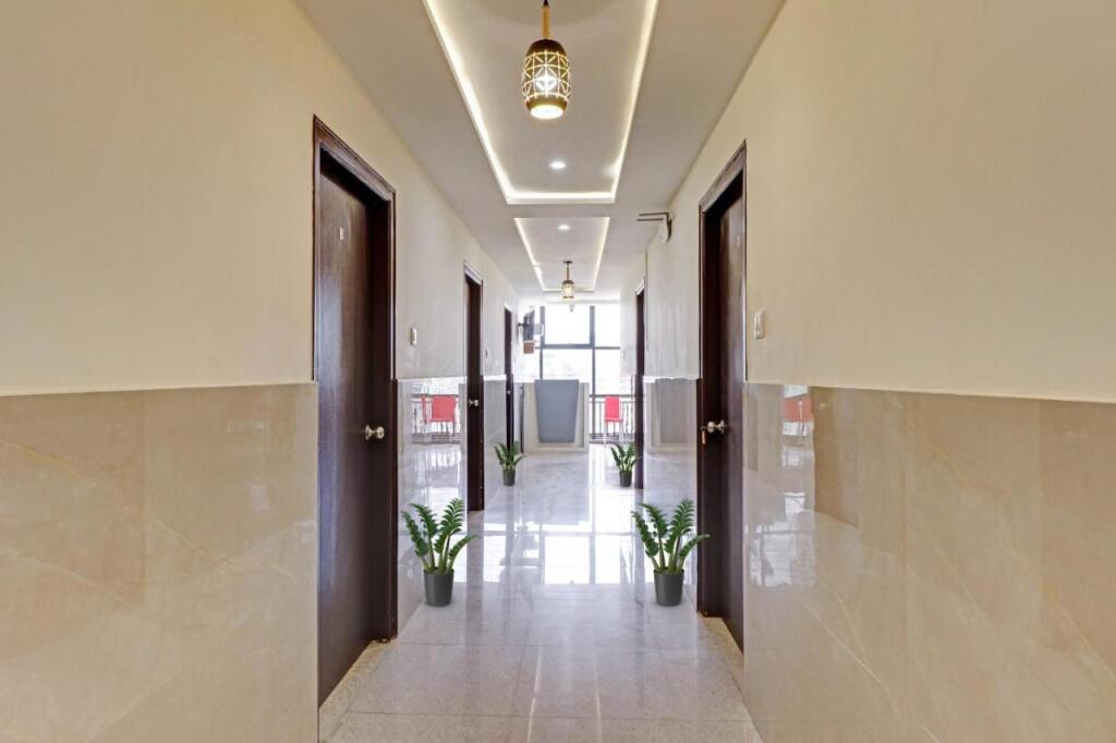 Бангалор: Oyo Flagship 701068 Gn Nelli Suites
