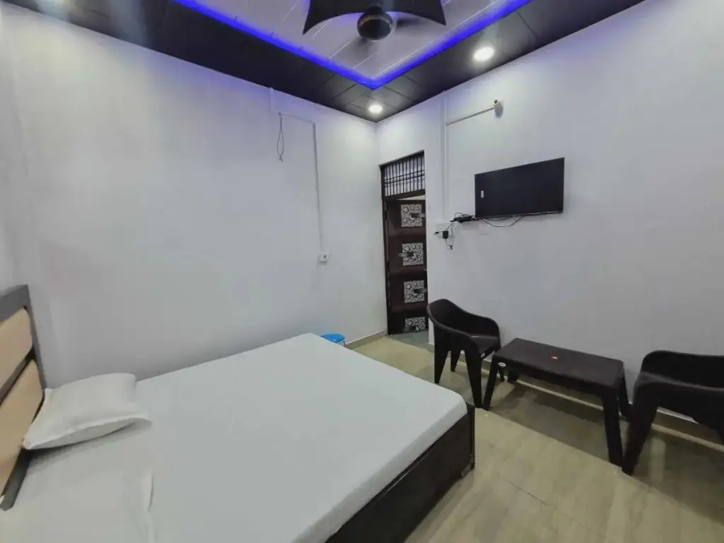 Буландшар: Oyo 701386 Hotel Shiva & Restaurant