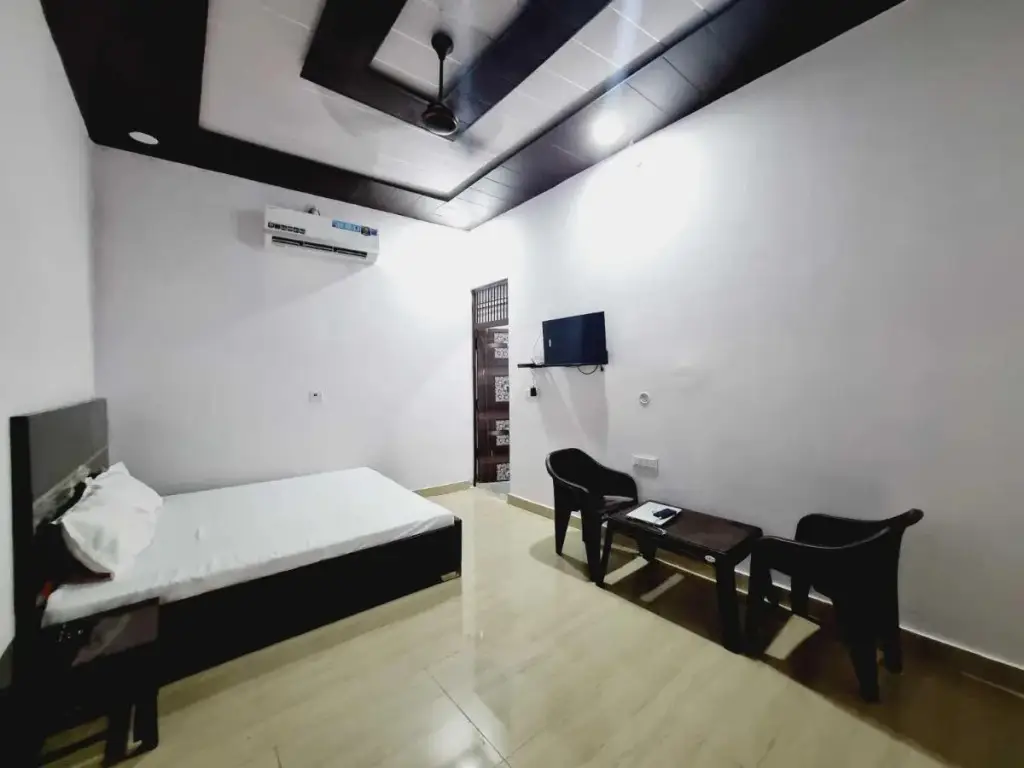 Буландшар: Oyo 701386 Hotel Shiva & Restaurant